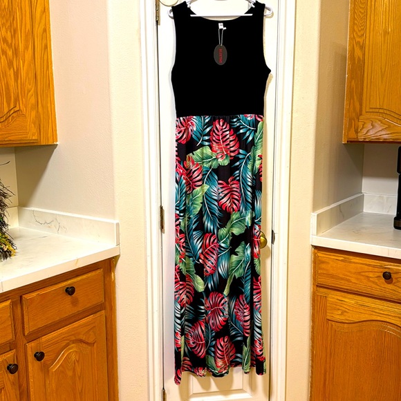 Dress, New with tags size Large - Picture 1 of 3
